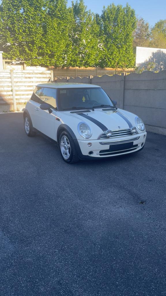 Très belle mini Cooper (homologuée pour la vente), Autos, Boîte manuelle, Entretenue par le concessionnaire, Noir, Capteur de lumière