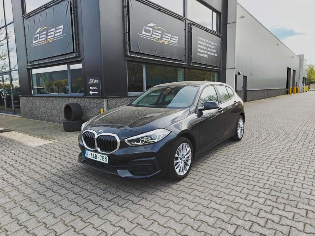 BMW 118 iA OPF Camera/LED/17"/Cruise/Apple/PDC/GPS, Auto's, BMW, 135 pk, Gebruikt, Zwart, Zwart
