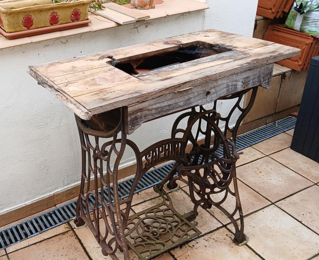 Vieux support machine à coudre, Antiquités & Art, Enlèvement