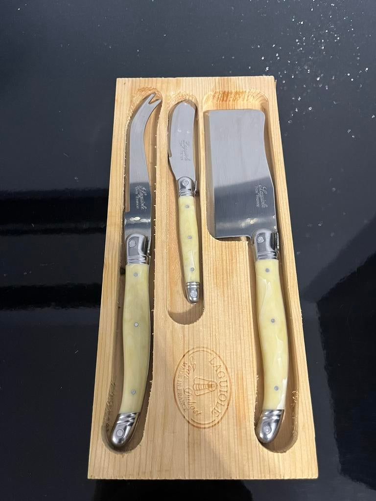 Coffret en bois 3 couteaux a fromage jean dubost laguiole, Enlèvement ou Envoi, Comme neuf, Bois