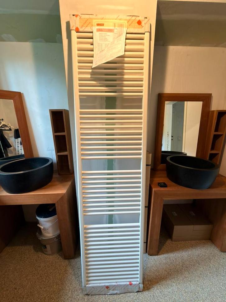 Vasco Iris HD radiator 200x50 - handdoekradiator, Doe-het-zelf en Bouw, Verwarming en Radiatoren, Zo goed als nieuw, Radiator