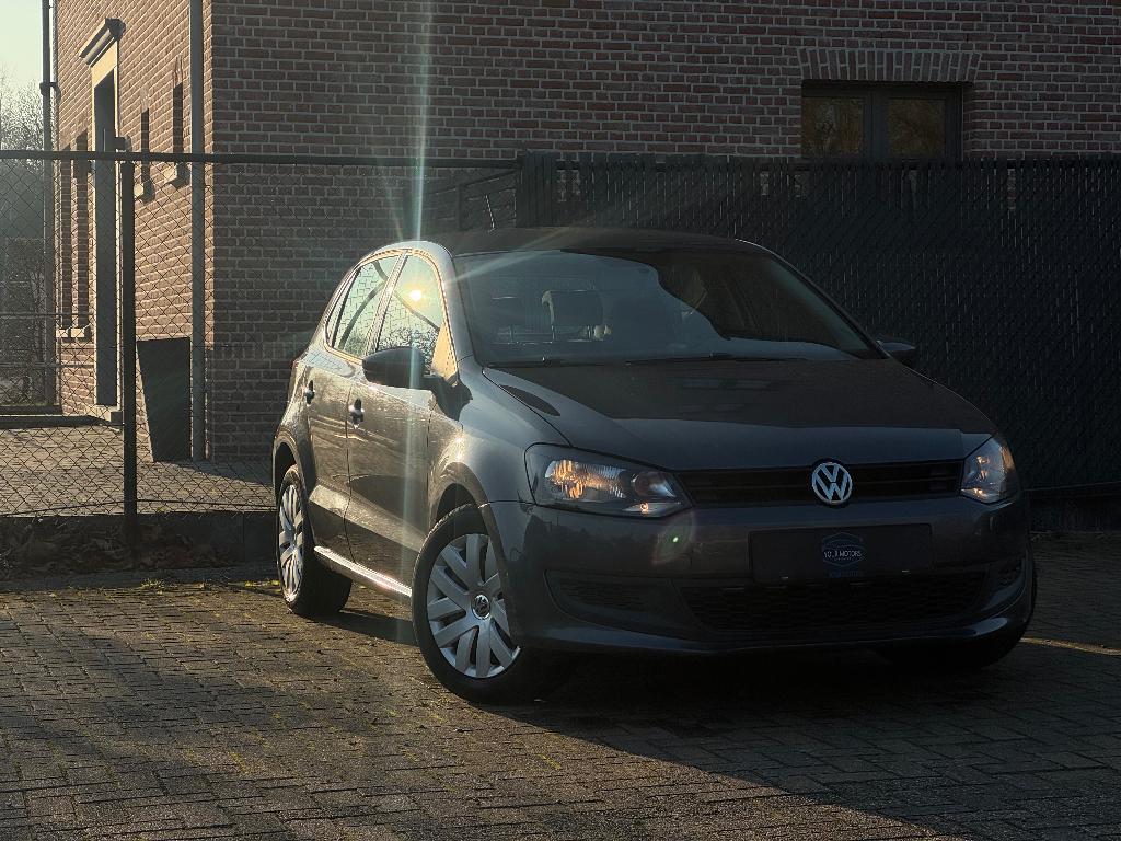 VOLKSWAGEN POLO 2011 BEZINE 97DKM GEKEURD&GARANTIE, Auto's, Volkswagen, Voorwielaandrijving, Zwart, 3 cilinders, https://public.car-pass.be/vhr/1b13f95d-c1ba-44ae-9922-095cf2554975