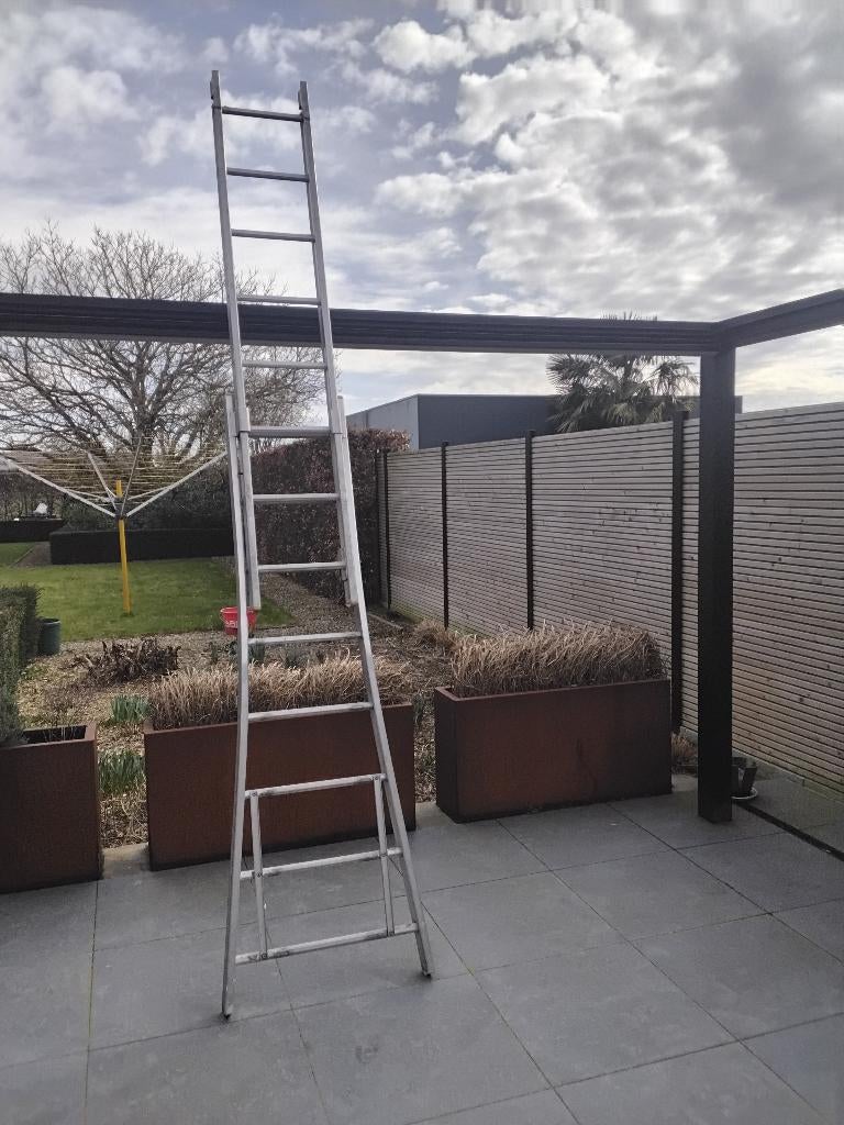 Aluminium uitschuifladder, Ophalen, Zo goed als nieuw, Ladder, Opvouwbaar of Inschuifbaar