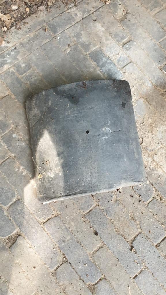 Oude blauwe en rode Boomse nokpannen, Enlèvement, Bleu