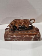 Kleine koperen stier op marmer voet , Andalusian Bull small, Enlèvement ou Envoi