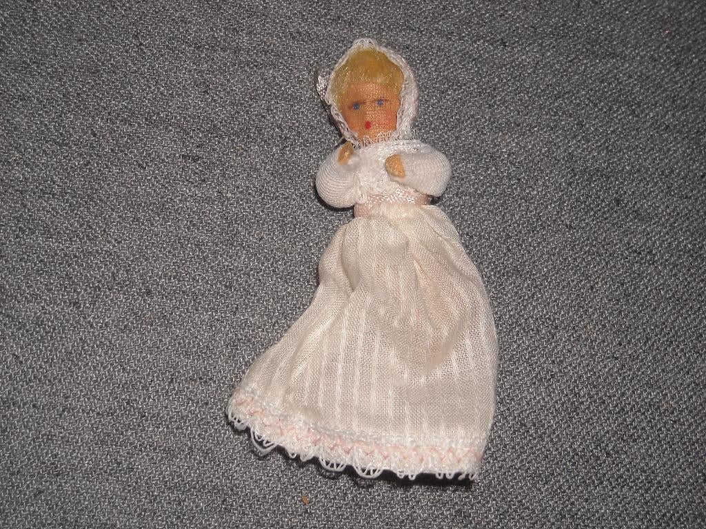 Erna Meyer popje baby in doopjurk, Ophalen of Verzenden, Gebruikt, Popje