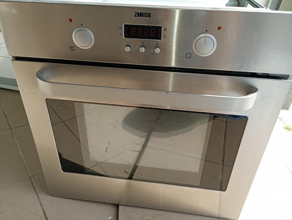 Four encastrable Zanussi 20B432x en bon état, Electroménager, Fours, Enlèvement