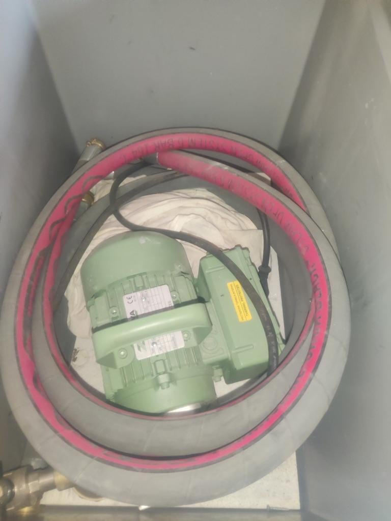 Mazout poemp nieuw, Ophalen