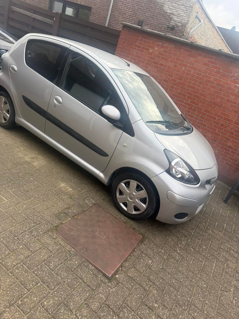 Automatic toyota aygo, Auto's, Euro 5, 50 kW, Particulier, Zilver of Grijs