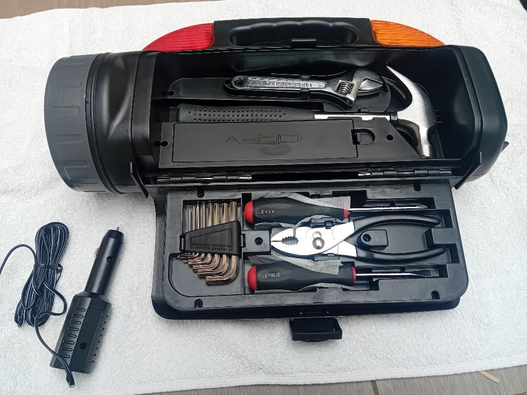 Lampe de transport avec outils, Bricolage & Construction, Outillage | Outillage à main, Enlèvement, Neuf