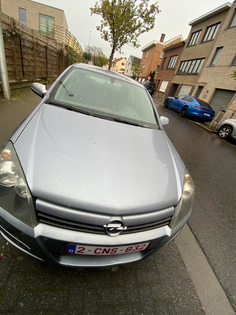 Opel astra 2004, Autos, Opel, Astra, Essence, Euro 4, Berline, 5 portes, Boîte manuelle, Enlèvement
