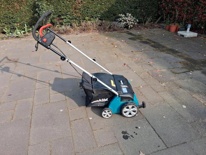 Scarificateur Makita UV 3200, Jardin & Terrasse, Scarificateurs, Comme neuf, Électrique, Enlèvement ou Envoi