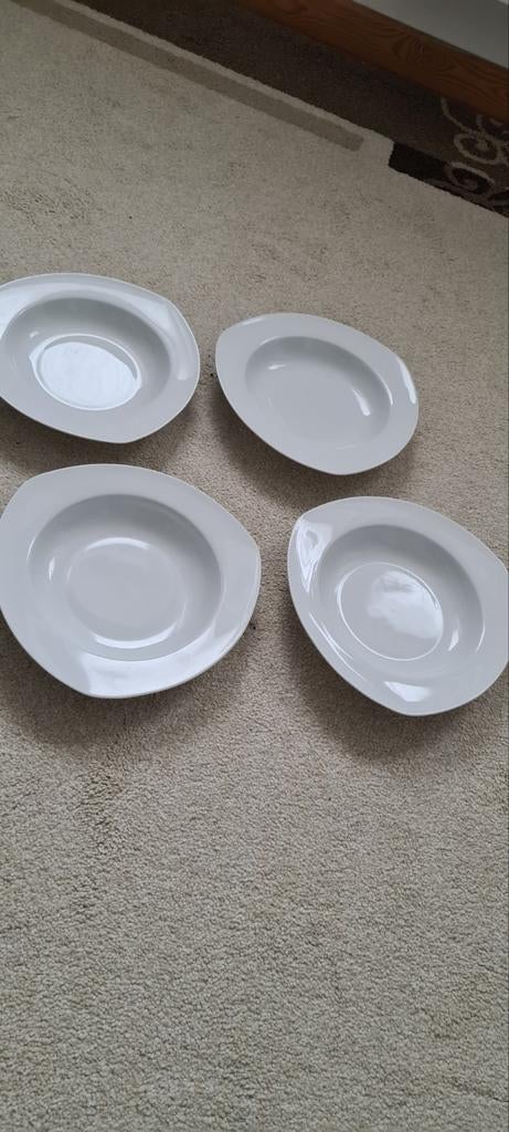 Set des assiettes Ikea comme neuf