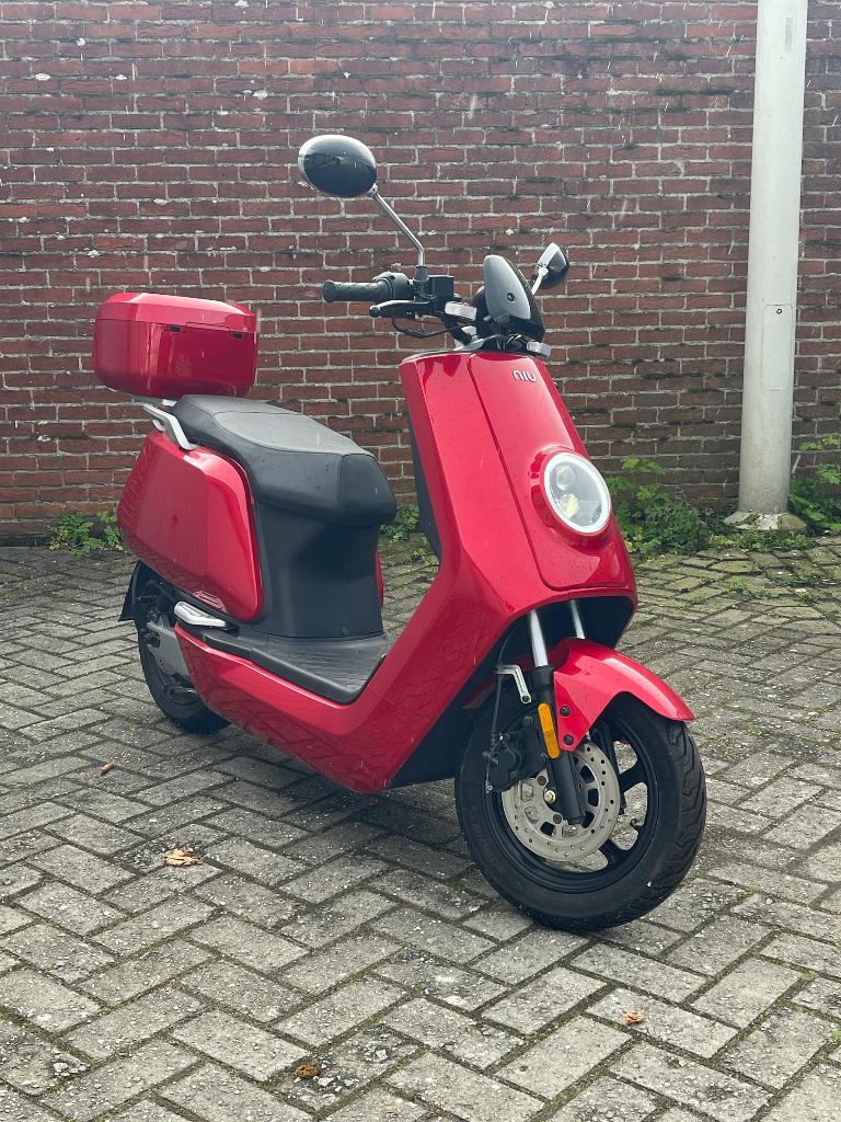 Niu N1S scooter 600km nieuwstaat, Fietsen en Brommers, Ophalen, Niu, Elektrisch, Klasse B (45 km/u)