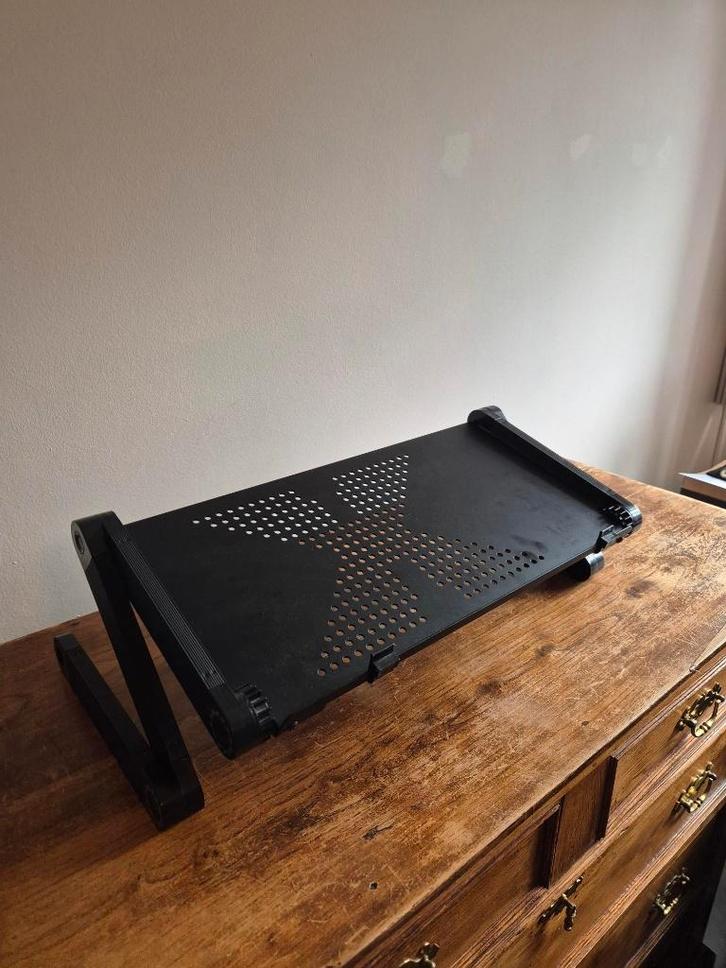 laptop standaard, Computers en Software, Laptopstandaarden, Zo goed als nieuw, In hoogte verstelbaar, Ophalen