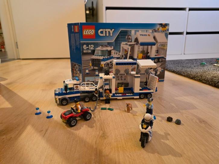 LEGO
Mobiele commandocentrale 6013 - Compleet - Politie, Enfants & Bébés, Jouets | Duplo & Lego, Comme neuf, Lego, Enlèvement ou Envoi
