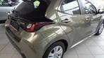 Toyota Yaris DYNAMIC HYBRIDE (bj 2024, automaat), Auto's, Toyota, Automaat, Stof, Gebruikt, Zwart