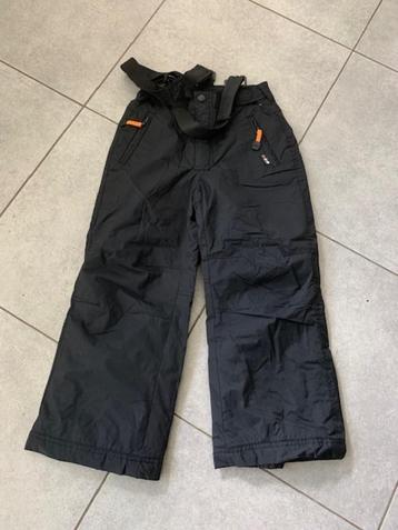 zwarte skibroek met bretellen 8 jaar Nieuwstaat, Enlèvement ou Envoi, Comme neuf, Vêtements