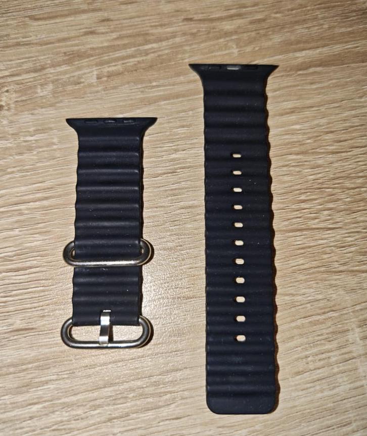 Apple Watch band 42/44/45/49mm – zwart siliconen, Handtassen en Accessoires, Sporthorloges, Nieuw, Zwart, Ophalen