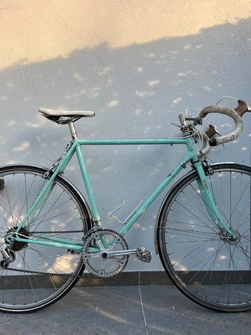 Retro koersfiets rijklaar beschikbaar voor biedingen