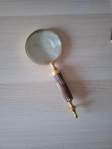 Antiek vergrootglas  beschikbaar voor biedingen