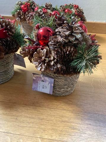 5 kerststukjes diameter 18cm nieuw beschikbaar voor biedingen