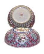 Grande boîte en porcelaine chinoise, couvercle Famille Rose, Antiquités & Art, Enlèvement ou Envoi