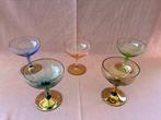 5 mooie gekleurde glaasjes op voet, Antiek en Kunst, Curiosa en Brocante, Ophalen of Verzenden