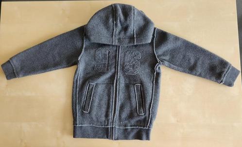 Mooie warme grijze fleece vest, maat 104, Kinderen en Baby's, Kinderkleding | Maat 104, Zo goed als nieuw, Jongen, Trui of Vest