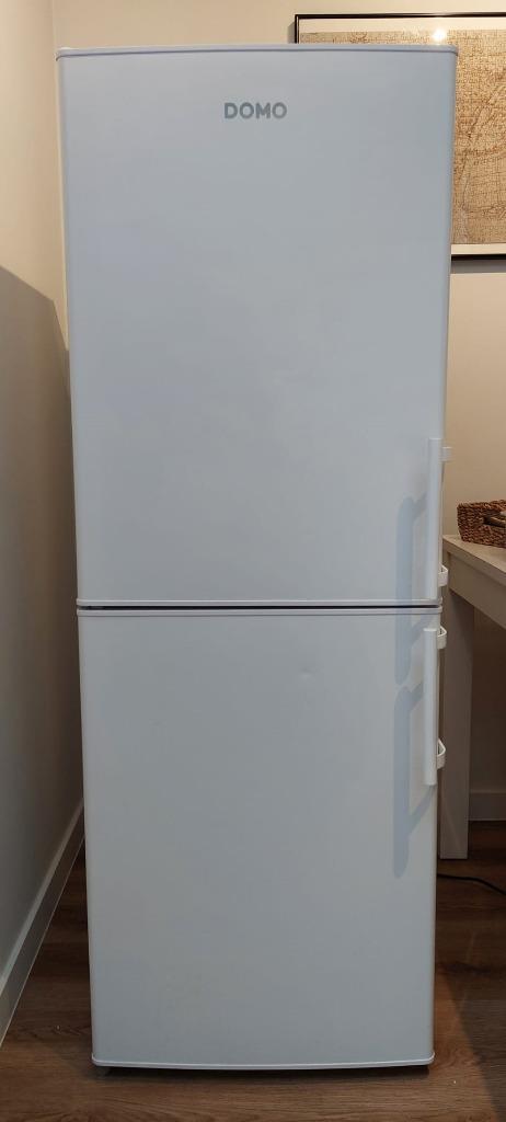 Koelkast, Elektronische apparatuur, Koelkasten en IJskasten, Gebruikt, Met vriesvak, 100 tot 150 liter, 140 tot 160 cm, 45 tot 60 cm