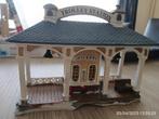 Klein stationnetje 19 cm lang 14 cm hoog 6 cm diep., Hobby en Vrije tijd, Modeltreinen | Overige schalen, Ophalen of Verzenden