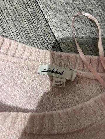 Baby pink trui subdued beschikbaar voor biedingen