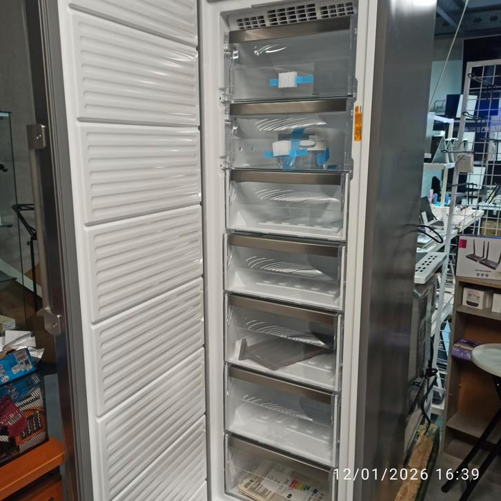 Congélateur permanent de classe énergétique E — Whirlpool ne, Electroménager, Congélateurs, Neuf, Autoportant, Congélateur, Congélateur