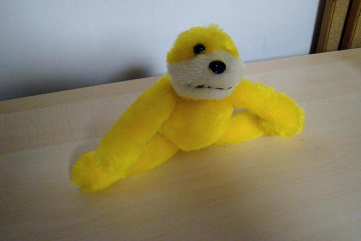 pluche gele pop lijkt op Flat Eric Mr Oizo , 12cm  als nieuw, Kinderen en Baby's, Speelgoed | Knuffels en Pluche, Zo goed als nieuw