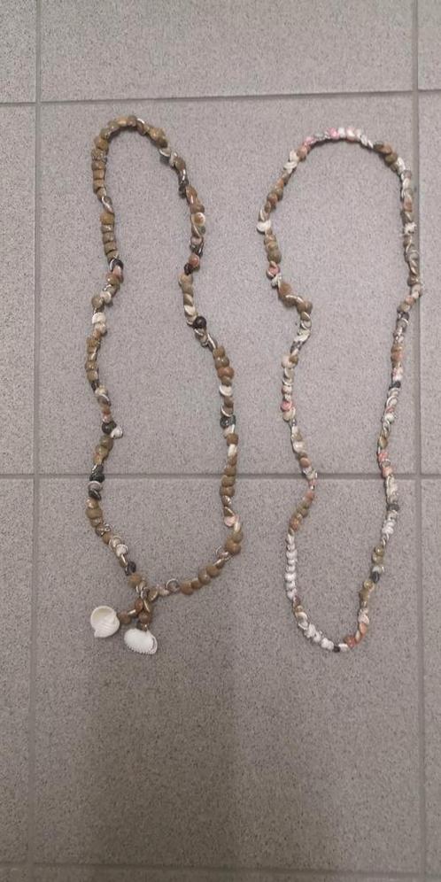 2 perles en coquillage, Bijoux, Sacs & Beauté, Colliers, Neuf, Enlèvement ou Envoi