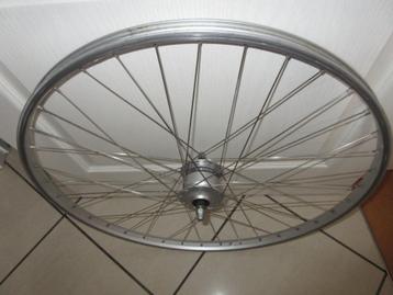Voorwiel met shimano naafdynamo 28X 13/8X 15/8 goede staat, Fietsen en Brommers, Fietsonderdelen, Algemeen, Zo goed als nieuw