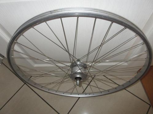 Voorwiel met shimano naafdynamo 28X 13/8X 15/8 goede staat, Fietsen en Brommers, Fietsonderdelen, Zo goed als nieuw, Algemeen