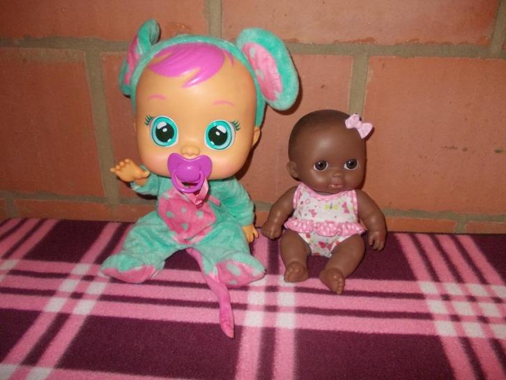 Poupées Cry baby : pleure de vrais larmes., Kinderen en Baby's, Speelgoed | Poppen, Zo goed als nieuw, Ophalen