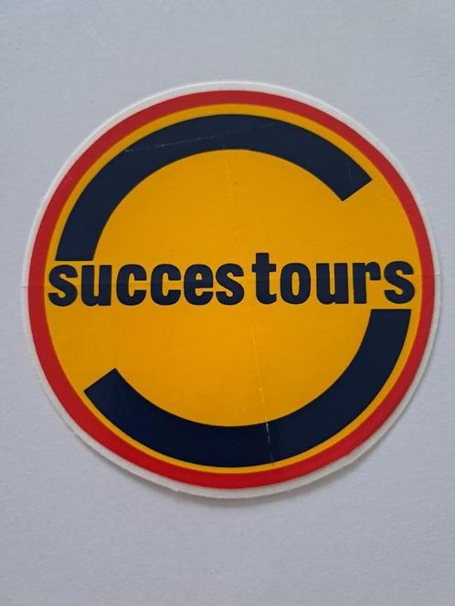 Vintage Sticker - Succes Tours - Mooie staat, Verzamelen, Stickers, Zo goed als nieuw, Bedrijf of Vereniging, Ophalen of Verzenden