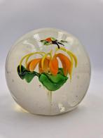 Vintage Presse Papier glazen bol bloem met vlinder, Antiek en Kunst, Ophalen of Verzenden