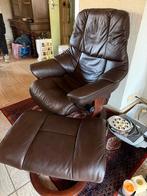 STRESSLESS RENO (M) fauteuil + pouf cuir et bois hêtre Choco, Enlèvement, Comme neuf, Bois