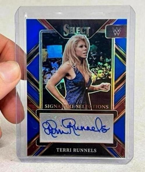 2023 Panini Select WWE Terri Runnels limited + Handtekening, Verzamelen, Sportartikelen en Voetbal, Nieuw, Spelerskaart, Ophalen of Verzenden