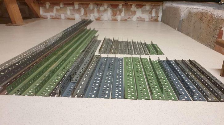 33 stalen hoekprofielen, 33 meter, dikte 2mm, 5 EUR/meter, Bricolage & Construction, Quincaillerie & Fixations, Enlèvement ou Envoi