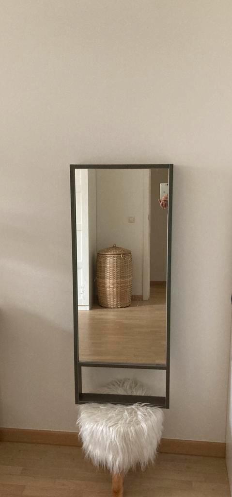 Eigentijdse grijze eikenhouten spiegel met plank, Huis en Inrichting, Woonaccessoires | Spiegels, Zo goed als nieuw, Ophalen