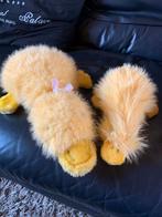Deux peluches canards couchés jaunes un grand et un petit, Gebruikt, Eend