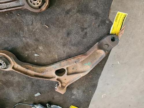 Draagarm links-voor van een Fiat Freemont, Auto-onderdelen, Ophanging en Onderstel, Fiat, Gebruikt, 3 maanden garantie