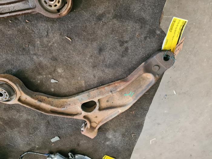 Draagarm links-voor van een Fiat Freemont, Auto-onderdelen, Ophanging en Onderstel, Fiat, Gebruikt, 3 maanden garantie, Ophalen of Verzenden