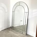 Vintage afgeronde spiegel in ambachtelijke rand, Ophalen, 100 tot 150 cm, Zo goed als nieuw, Overige vormen