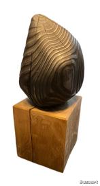 Vol houten beeld, Ophalen