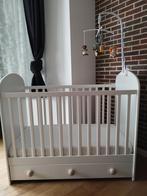 Lit bébé évolutif blanc avec tiroirs + matelas et mobile mus, Enlèvement, Lit